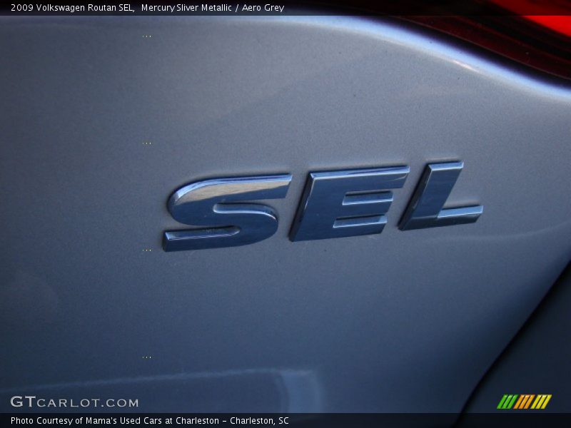 Mercury Sliver Metallic / Aero Grey 2009 Volkswagen Routan SEL