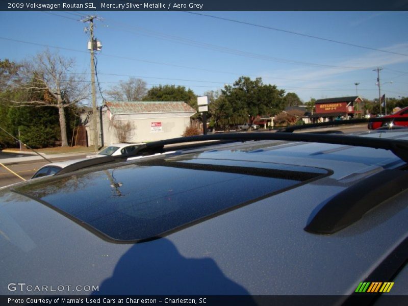 Mercury Sliver Metallic / Aero Grey 2009 Volkswagen Routan SEL