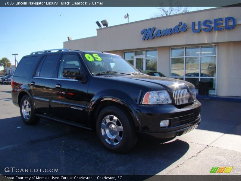 Black Clearcoat / Camel 2005 Lincoln Navigator Luxury