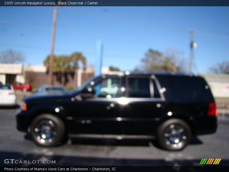 Black Clearcoat / Camel 2005 Lincoln Navigator Luxury