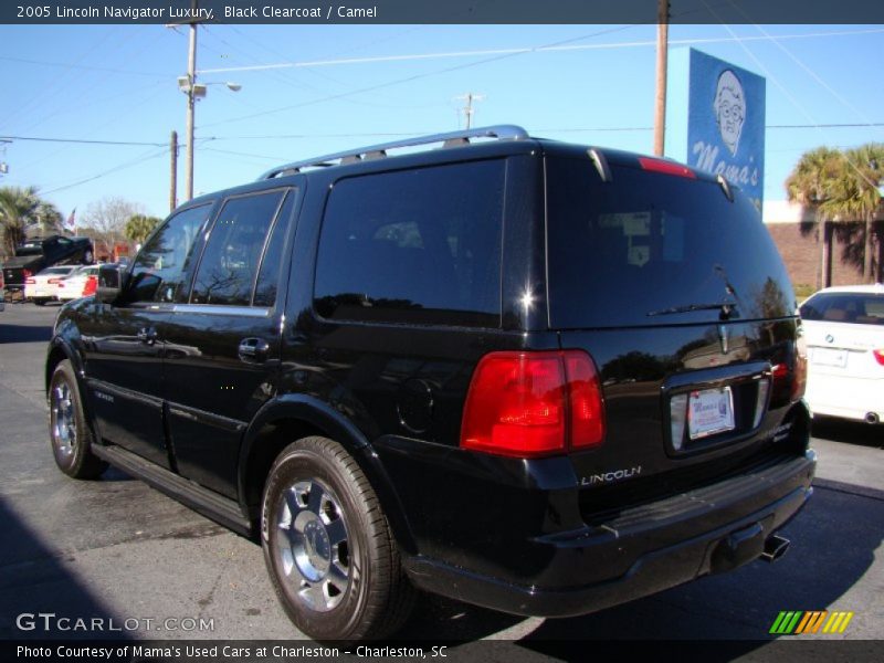 Black Clearcoat / Camel 2005 Lincoln Navigator Luxury
