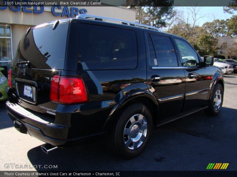 Black Clearcoat / Camel 2005 Lincoln Navigator Luxury