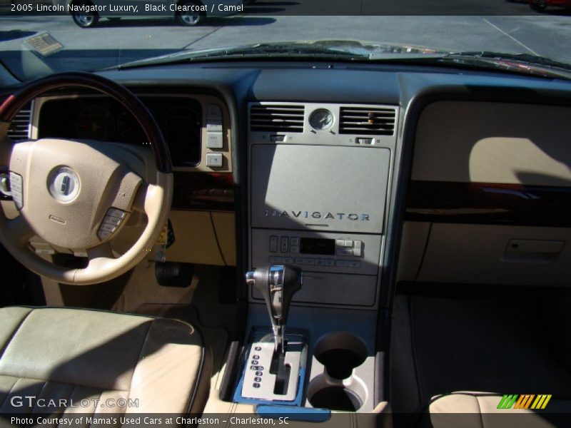 Black Clearcoat / Camel 2005 Lincoln Navigator Luxury
