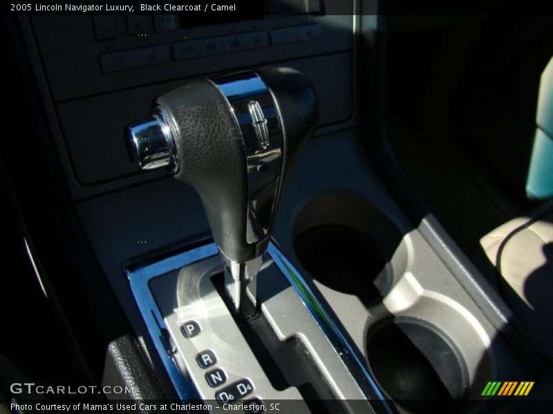 Black Clearcoat / Camel 2005 Lincoln Navigator Luxury