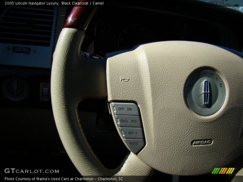 Black Clearcoat / Camel 2005 Lincoln Navigator Luxury