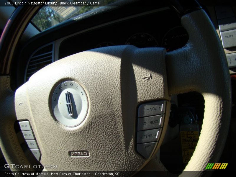 Black Clearcoat / Camel 2005 Lincoln Navigator Luxury