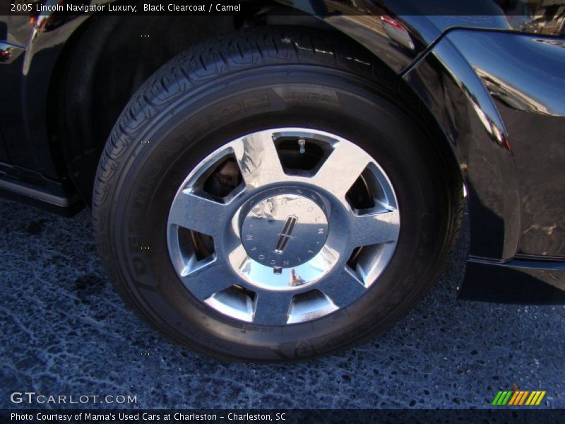 Black Clearcoat / Camel 2005 Lincoln Navigator Luxury