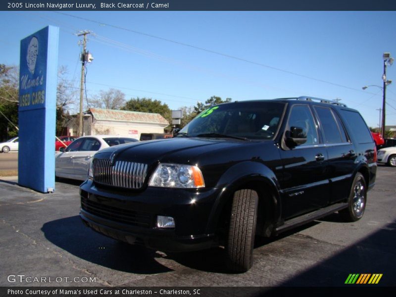 Black Clearcoat / Camel 2005 Lincoln Navigator Luxury