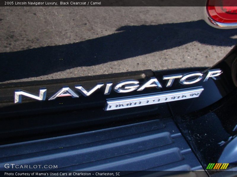 Black Clearcoat / Camel 2005 Lincoln Navigator Luxury
