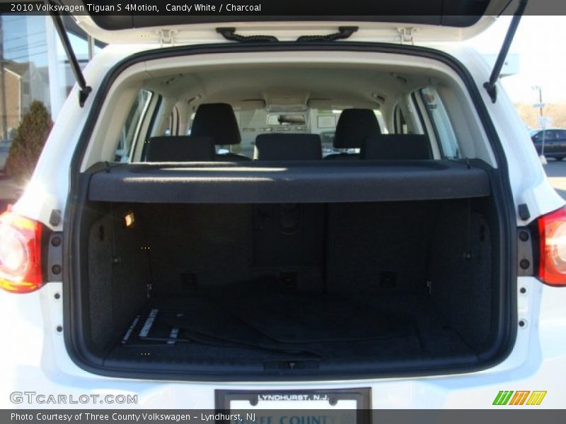 Candy White / Charcoal 2010 Volkswagen Tiguan S 4Motion