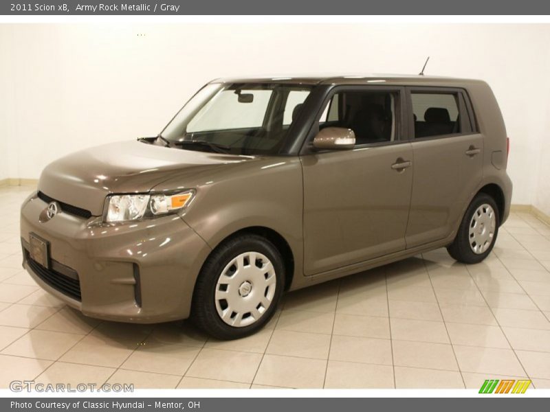 Front 3/4 View of 2011 xB 