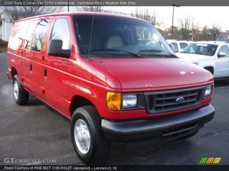 Front 3/4 View of 2007 E Series Van E250 Commercial