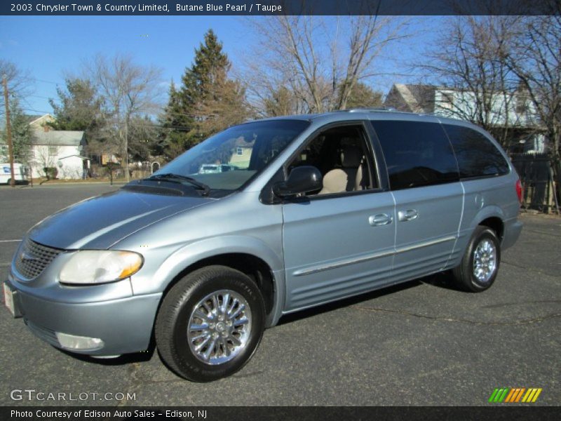 Front 3/4 View of 2003 Town & Country Limited