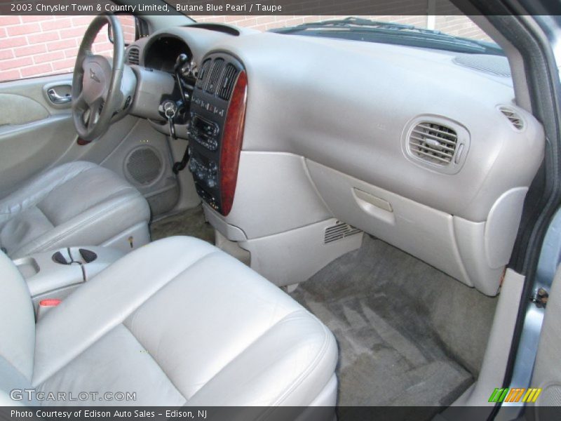 Dashboard of 2003 Town & Country Limited