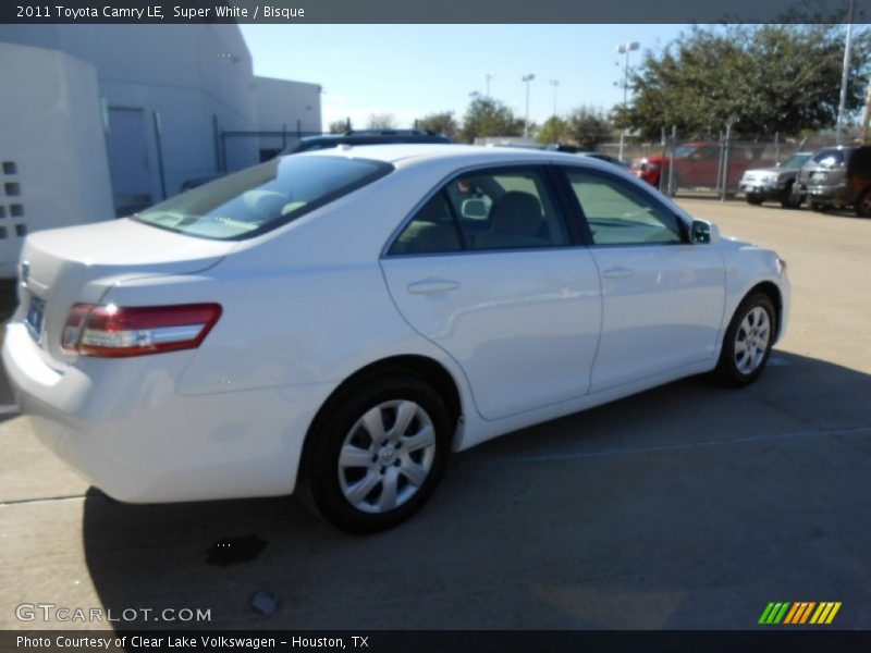 Super White / Bisque 2011 Toyota Camry LE