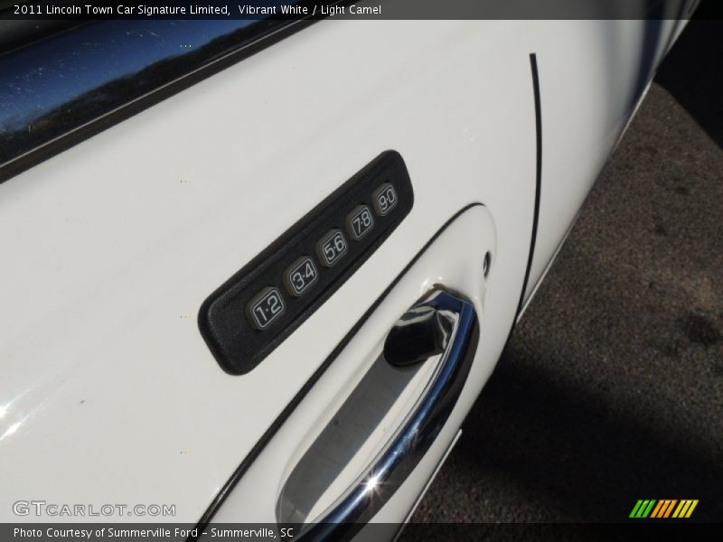 Vibrant White / Light Camel 2011 Lincoln Town Car Signature Limited