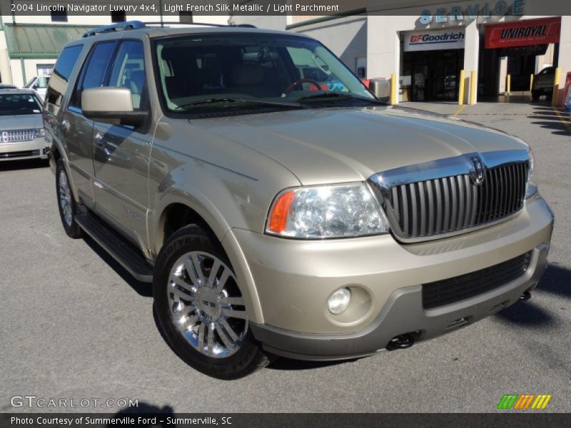 Light French Silk Metallic / Light Parchment 2004 Lincoln Navigator Luxury 4x4