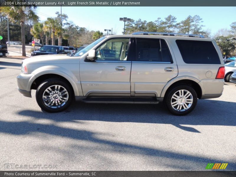 Light French Silk Metallic / Light Parchment 2004 Lincoln Navigator Luxury 4x4