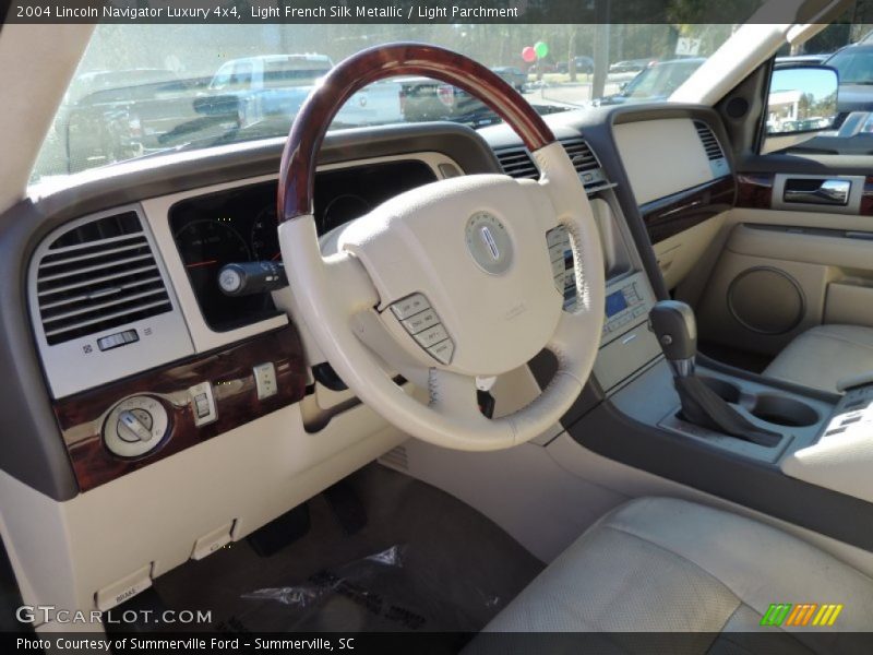 Light French Silk Metallic / Light Parchment 2004 Lincoln Navigator Luxury 4x4