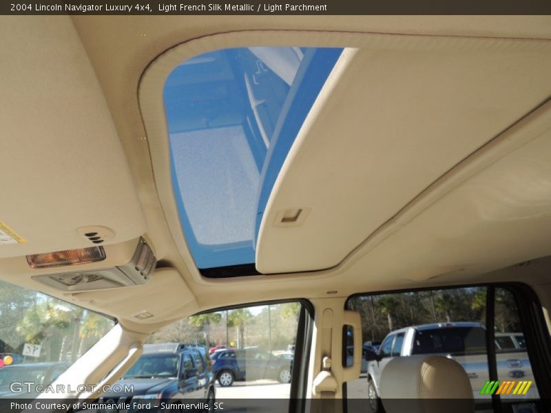Light French Silk Metallic / Light Parchment 2004 Lincoln Navigator Luxury 4x4