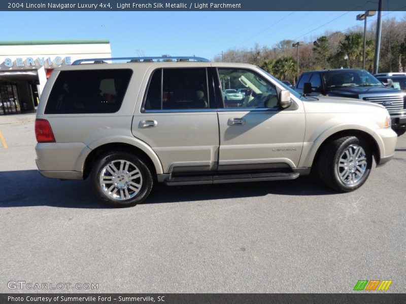 Light French Silk Metallic / Light Parchment 2004 Lincoln Navigator Luxury 4x4