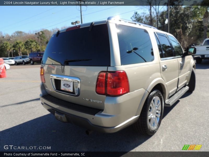 Light French Silk Metallic / Light Parchment 2004 Lincoln Navigator Luxury 4x4