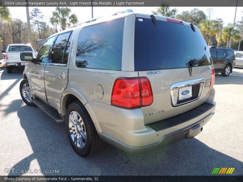 Light French Silk Metallic / Light Parchment 2004 Lincoln Navigator Luxury 4x4