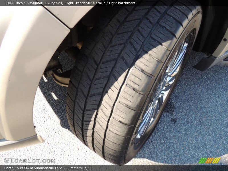 Light French Silk Metallic / Light Parchment 2004 Lincoln Navigator Luxury 4x4