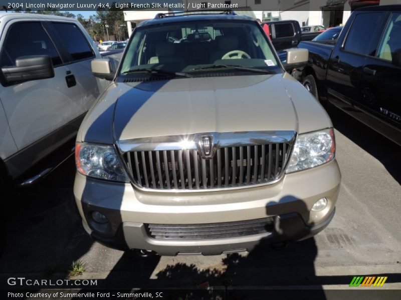 Light French Silk Metallic / Light Parchment 2004 Lincoln Navigator Luxury 4x4