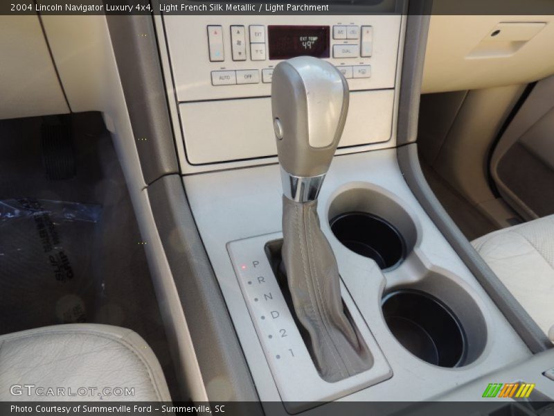 Light French Silk Metallic / Light Parchment 2004 Lincoln Navigator Luxury 4x4