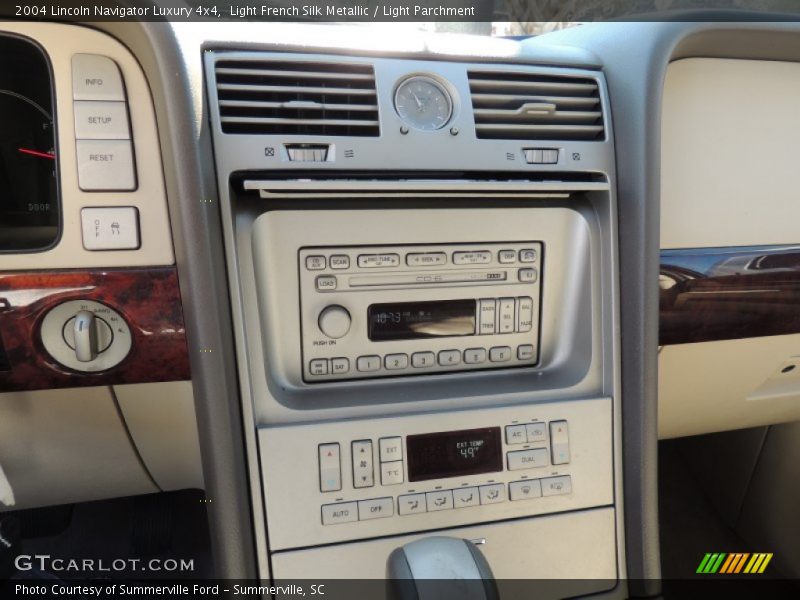 Light French Silk Metallic / Light Parchment 2004 Lincoln Navigator Luxury 4x4
