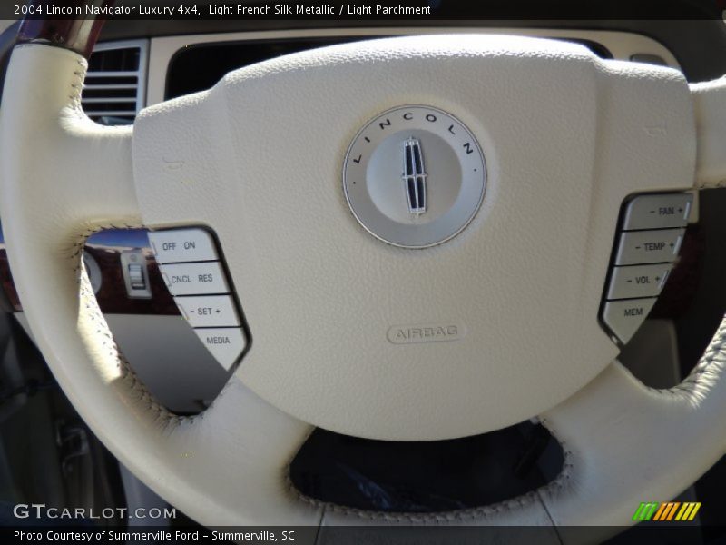 Light French Silk Metallic / Light Parchment 2004 Lincoln Navigator Luxury 4x4