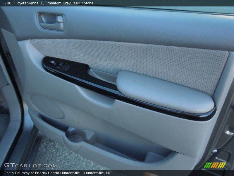 Phantom Gray Pearl / Stone 2005 Toyota Sienna LE