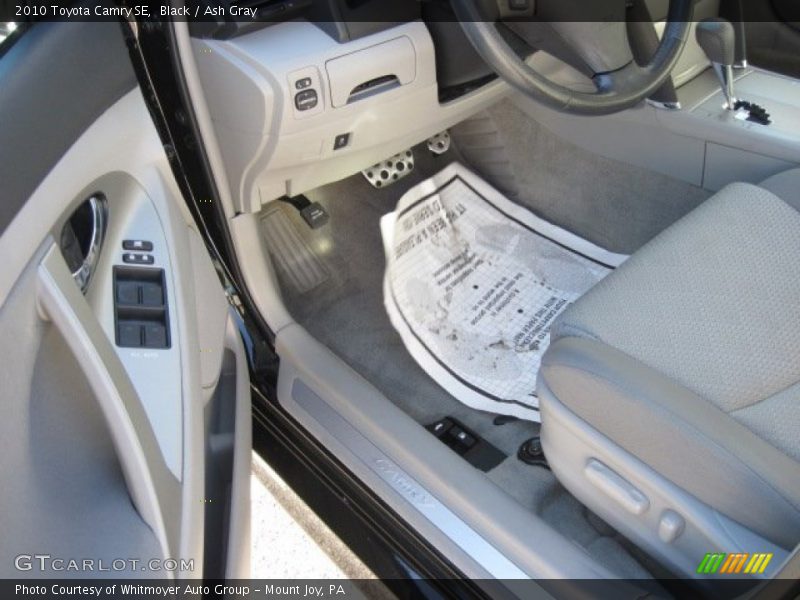 Black / Ash Gray 2010 Toyota Camry SE