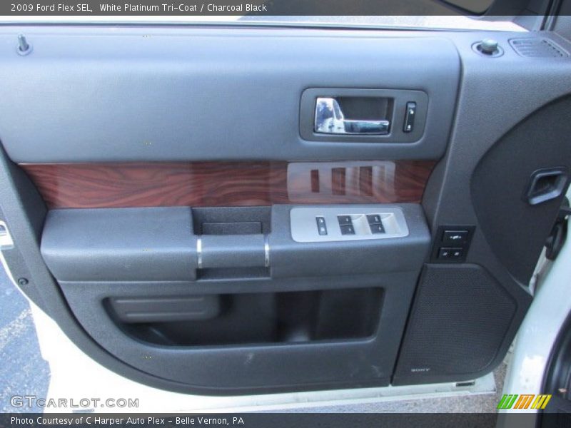 White Platinum Tri-Coat / Charcoal Black 2009 Ford Flex SEL