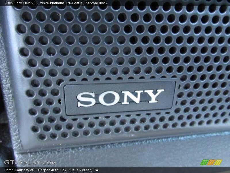 White Platinum Tri-Coat / Charcoal Black 2009 Ford Flex SEL
