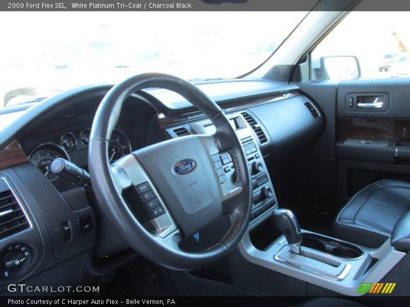 White Platinum Tri-Coat / Charcoal Black 2009 Ford Flex SEL