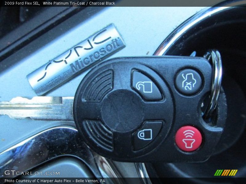 White Platinum Tri-Coat / Charcoal Black 2009 Ford Flex SEL