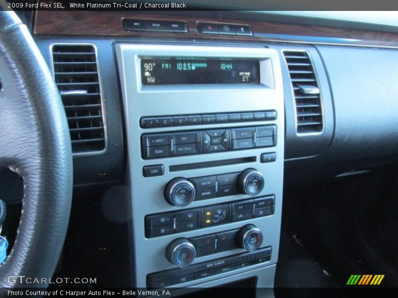 White Platinum Tri-Coat / Charcoal Black 2009 Ford Flex SEL