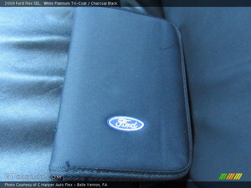 White Platinum Tri-Coat / Charcoal Black 2009 Ford Flex SEL