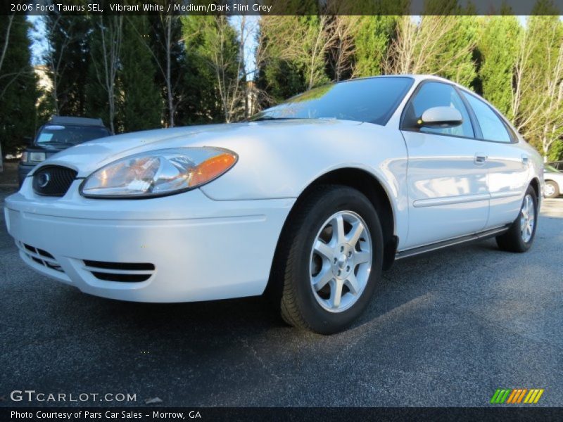 Vibrant White / Medium/Dark Flint Grey 2006 Ford Taurus SEL