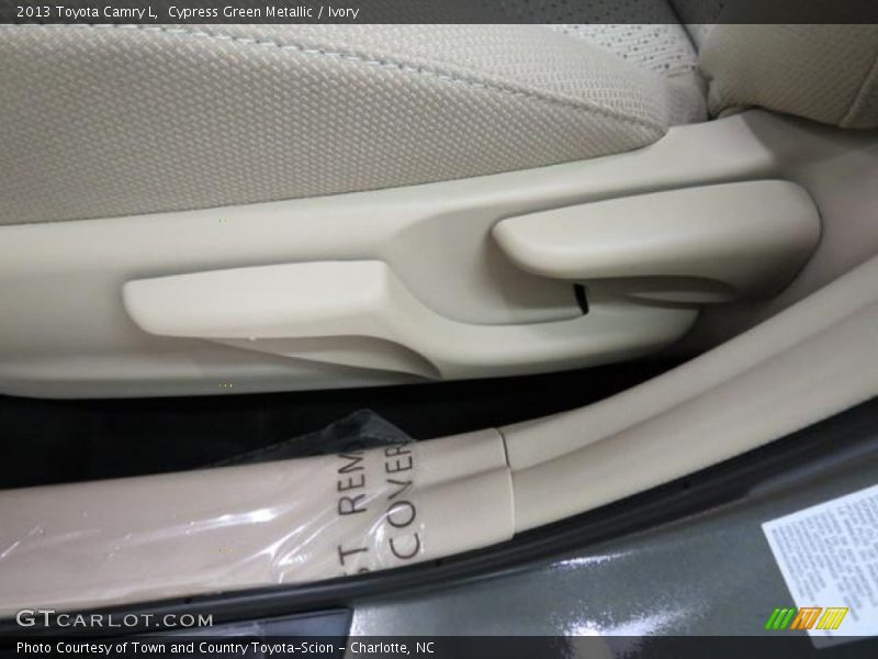 Cypress Green Metallic / Ivory 2013 Toyota Camry L