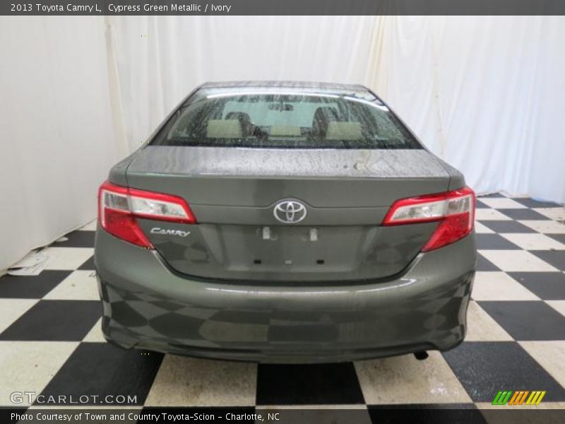 Cypress Green Metallic / Ivory 2013 Toyota Camry L