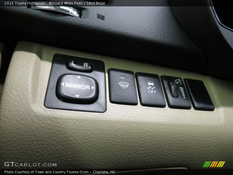 Blizzard White Pearl / Sand Beige 2013 Toyota Highlander