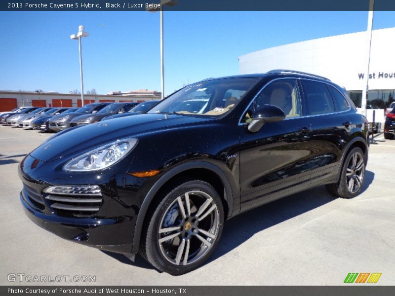 Front 3/4 View of 2013 Cayenne S Hybrid
