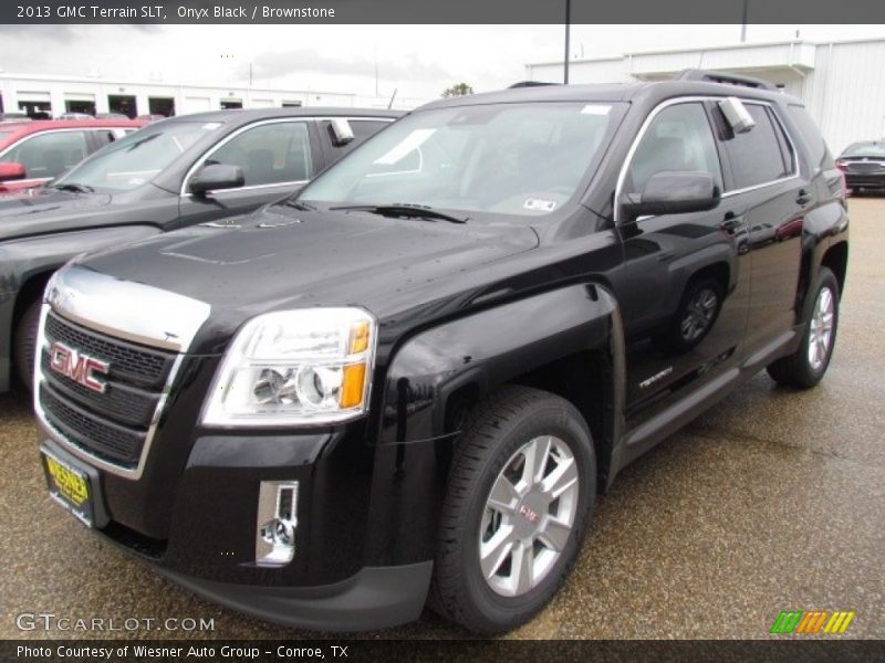 Front 3/4 View of 2013 Terrain SLT