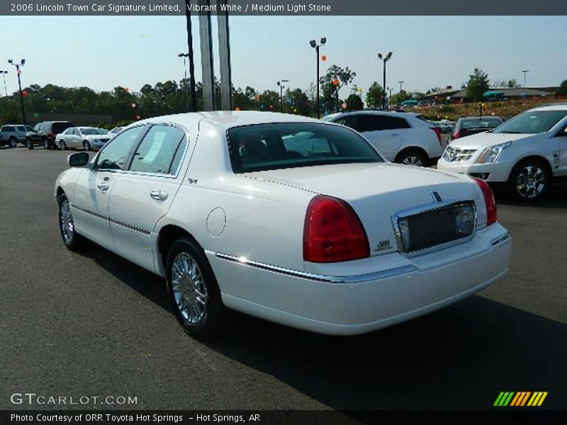 Vibrant White / Medium Light Stone 2006 Lincoln Town Car Signature Limited