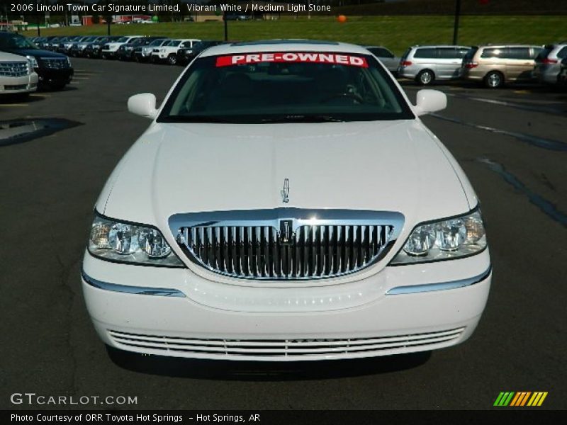 Vibrant White / Medium Light Stone 2006 Lincoln Town Car Signature Limited