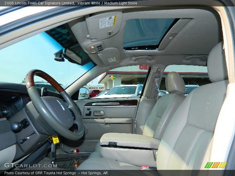 Vibrant White / Medium Light Stone 2006 Lincoln Town Car Signature Limited