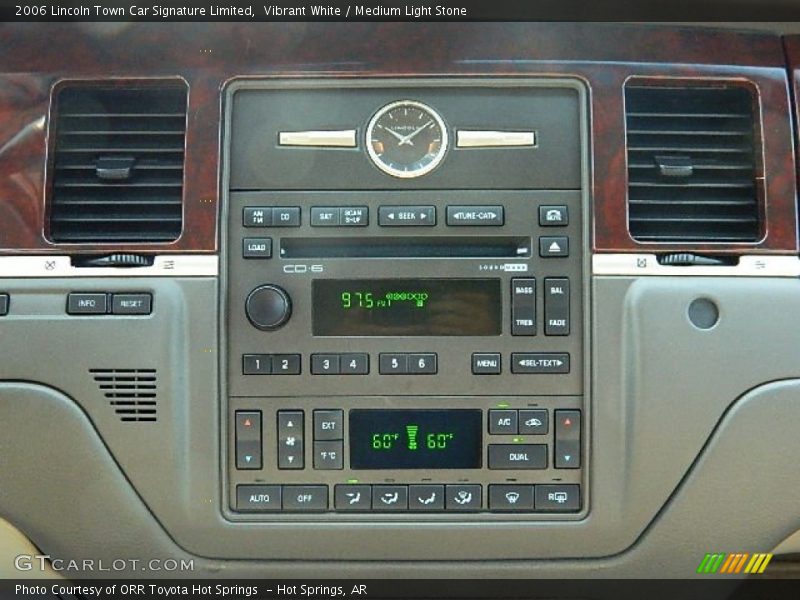 Vibrant White / Medium Light Stone 2006 Lincoln Town Car Signature Limited